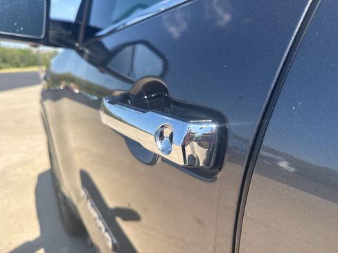 Used 2022 Toyota Tundra Limited AWD/4WD image 11