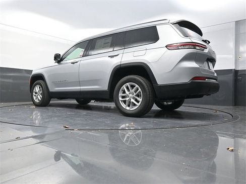 New 2025 Jeep Grand Cherokee L Laredo image 21