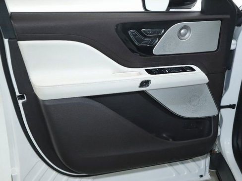 Used 2023 Lincoln Aviator Black Label w/ Jet Package image 18