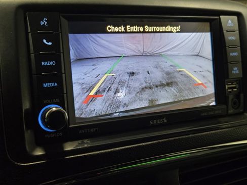 Used 2020 Dodge Grand Caravan SE image 2
