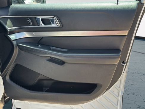 Used 2018 Ford Explorer XLT w/ Equipment Group 201A AWD/4WD image 9