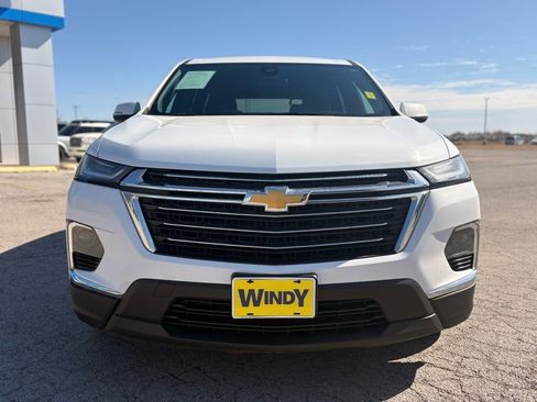 Used 2023 Chevrolet Traverse LT image 2