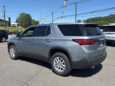 Used 2023 Chevrolet Traverse LS FWD image 5