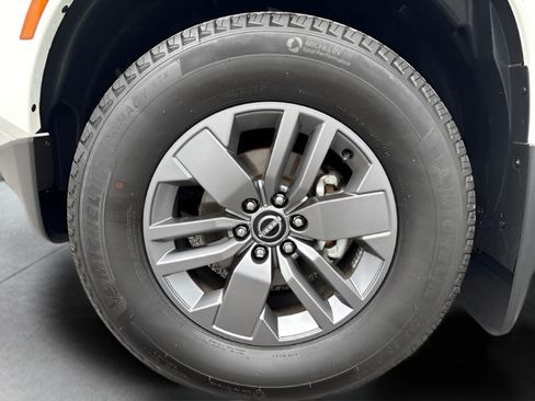 Certified 2025 Nissan Frontier SV w/ SV Convenience Package RWD image 29