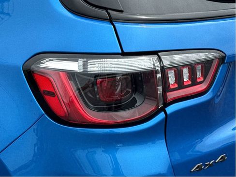 Used 2025 Jeep Compass Trailhawk AWD/4WD image 6