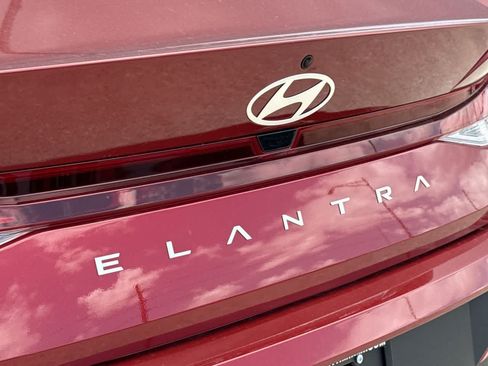 Used 2025 Hyundai Elantra SE FWD image 10