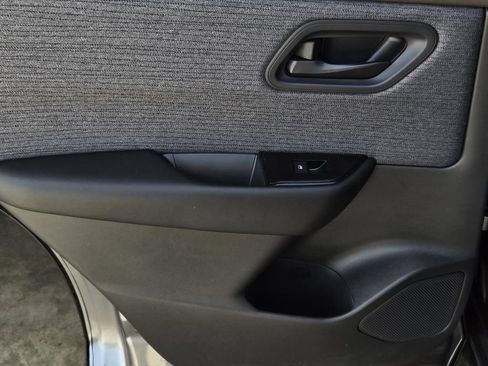 Used 2023 Nissan Rogue S FWD image 10