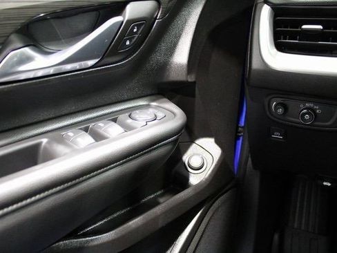 Used 2024 GMC Terrain SLE w/ Driver Convenience Package image 7