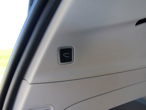 Used 2024 Chrysler Pacifica Touring-L FWD image 37