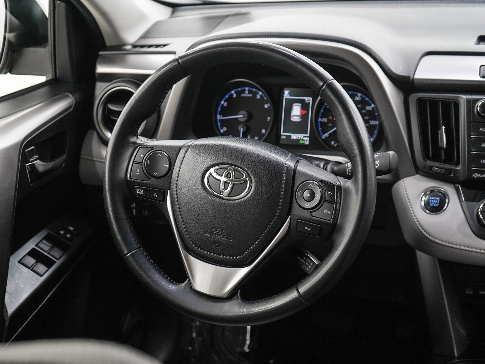 Used 2018 Toyota RAV4 XLE AWD/4WD image 14