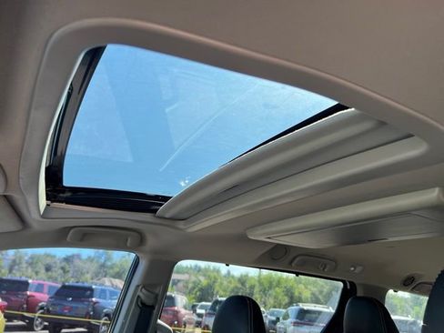 Used 2017 Toyota Sienna SE Premium FWD image 26
