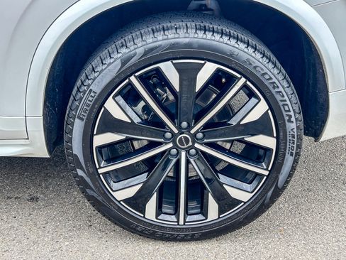 Used 2025 Volvo XC90 B6 Plus AWD/4WD image 11