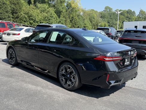 Certified 2025 BMW i5 xDrive40 w/ M Sport Package AWD/4WD image 6