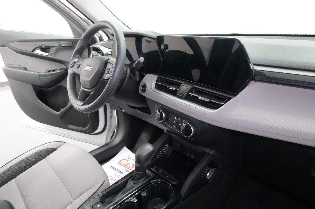 Used 2024 Chevrolet TrailBlazer LS FWD image 23