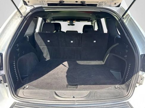 Used 2021 Jeep Grand Cherokee Laredo AWD/4WD image 33