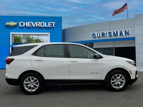 Used 2023 Chevrolet Equinox LS image 2