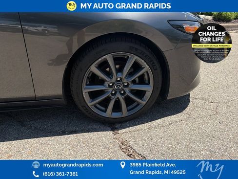 Used 2020 MAZDA MAZDA3 Hatchback w/ Preferred Package FWD image 31