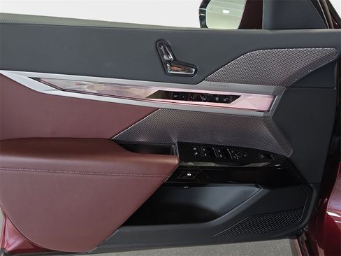 Certified 2023 BMW 760i xDrive w/ Executive Package image 26