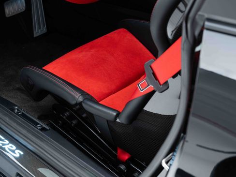 Used 2018 Porsche 911 GT2 RS image 17