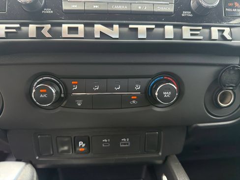 Certified 2025 Nissan Frontier SV RWD image 29