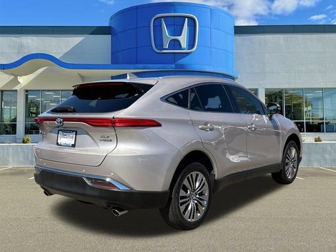 Used 2022 Toyota Venza XLE AWD/4WD image 2