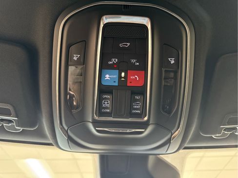 Used 2024 Jeep Grand Cherokee Altitude AWD/4WD image 27