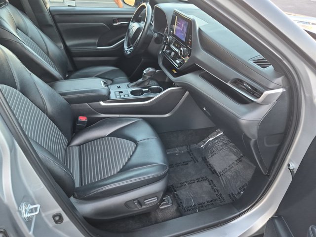 Used 2024 Toyota Highlander XSE FWD image 5
