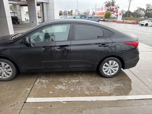 Used 2022 Hyundai Accent SE image 3