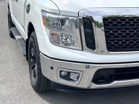 Used 2017 Nissan Titan SV AWD/4WD image 12