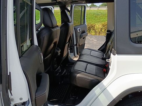 Used 2023 Jeep Wrangler Unlimited Sahara w/ Cold Weather Group AWD/4WD image 13