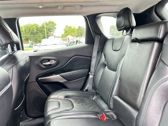 Used 2021 Jeep Cherokee Latitude Lux w/ Sun & Sound Group AWD/4WD image 19