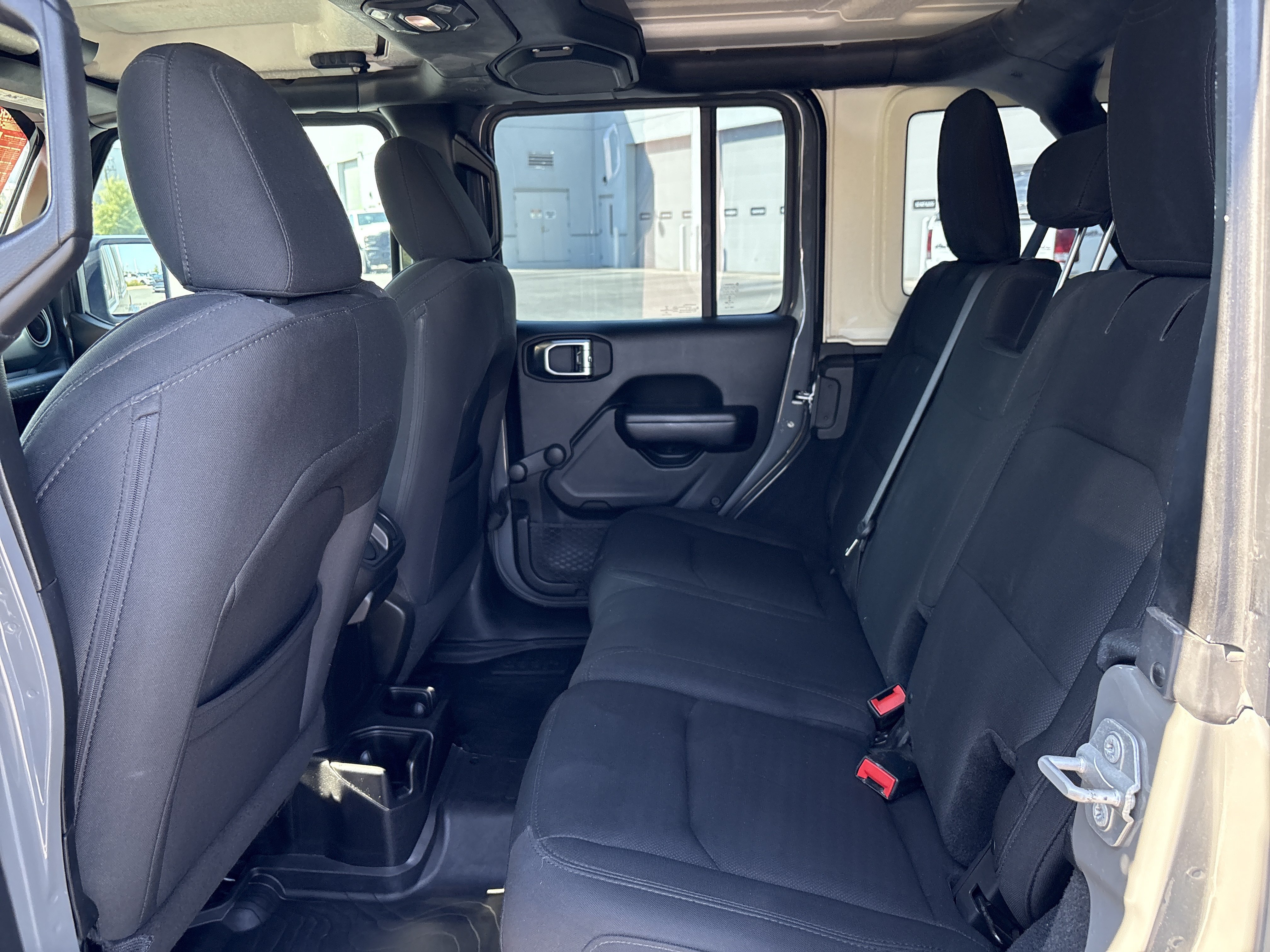 Used 2018 Jeep Wrangler Unlimited Sport AWD/4WD image 32
