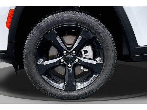 Certified 2024 Jeep Grand Cherokee L Laredo AWD/4WD image 11
