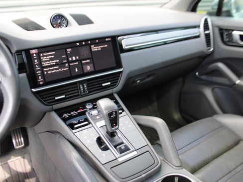 Used 2021 Porsche Cayenne S image 25