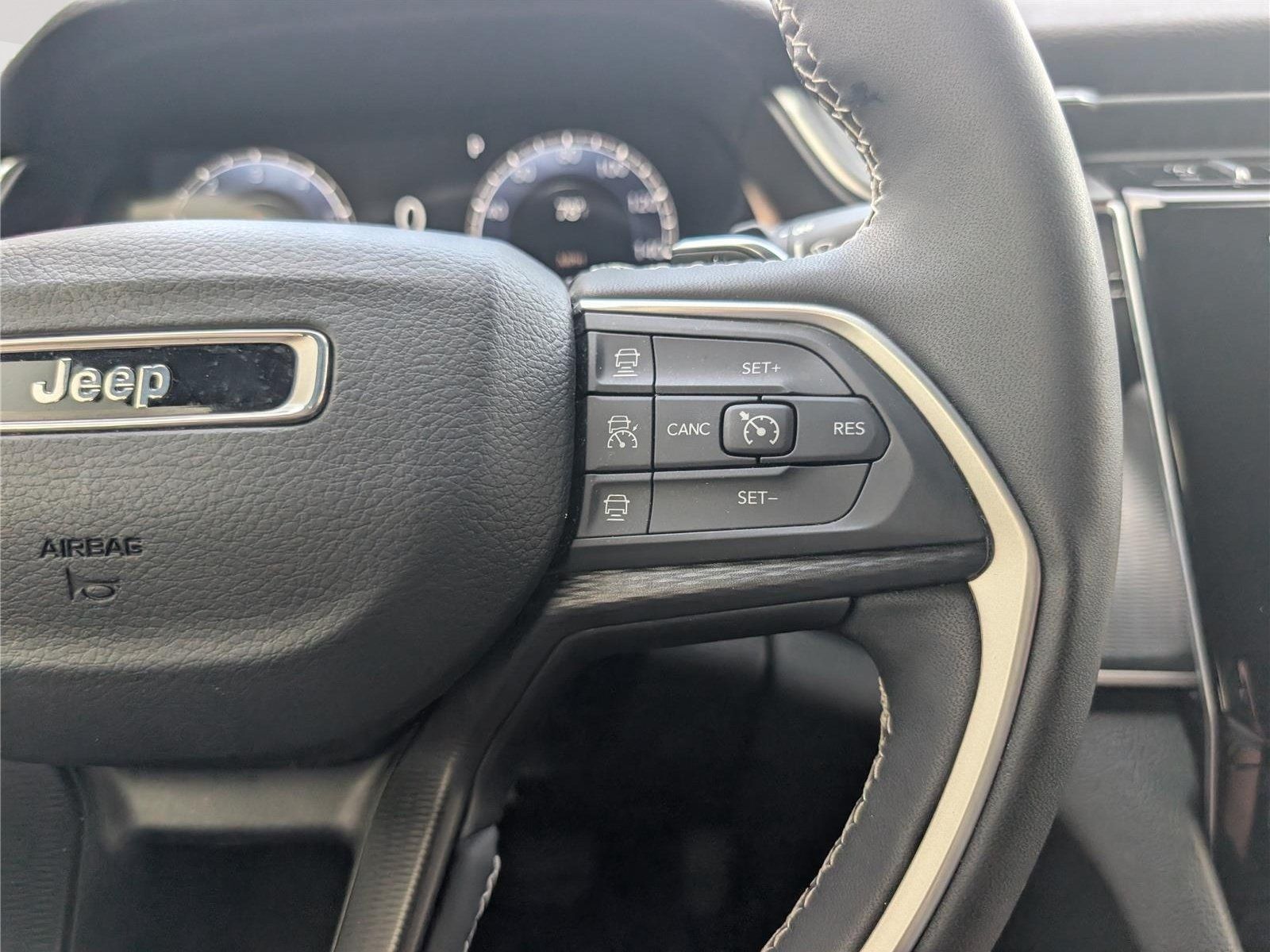 Used 2023 Jeep Grand Cherokee Altitude AWD/4WD image 25