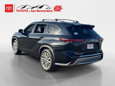 Certified 2026 Toyota Highlander Platinum AWD/4WD image 3