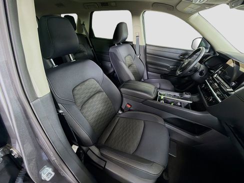 Used 2023 Nissan Pathfinder SV w/ SV Premium Package AWD/4WD image 33
