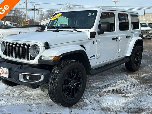 Used 2025 Jeep Wrangler Unlimited Sahara image 3