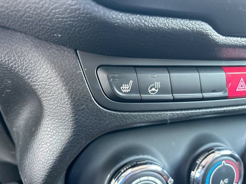 Used 2016 Jeep Renegade Trailhawk w/ Cold Weather Group AWD/4WD image 29
