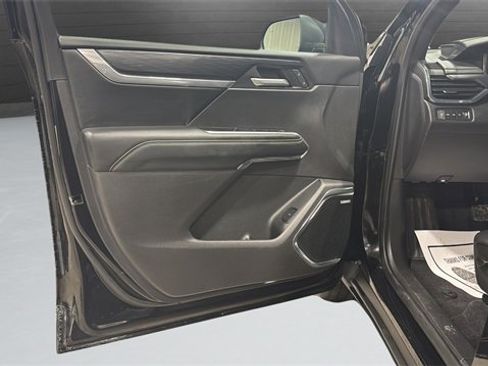 Used 2025 GMC Acadia Elevation image 19