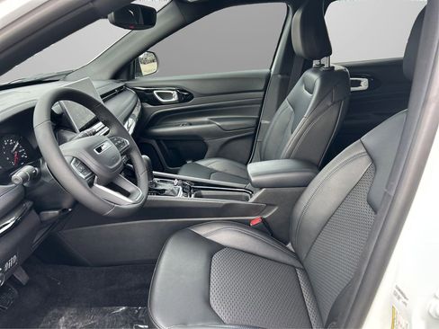 New 2026 Jeep Compass Latitude image 9