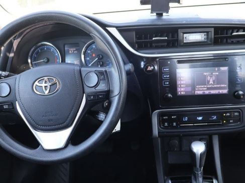 Used 2018 Toyota Corolla LE FWD image 20