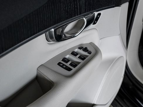 Used 2020 Volvo XC90 T5 Momentum image 49