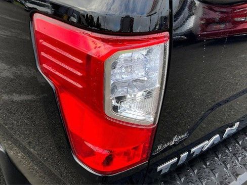 Used 2024 Nissan Titan SV w/ SV Convenience Package image 30
