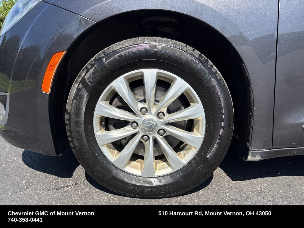 Used 2018 Chrysler Pacifica Touring-L Plus FWD image 25