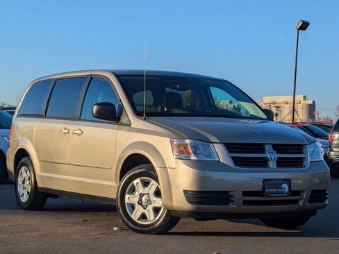 Used 2010 Dodge Grand Caravan SE image 27