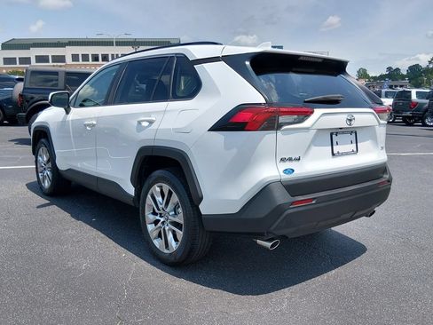 Used 2019 Toyota RAV4 XLE Premium FWD image 6