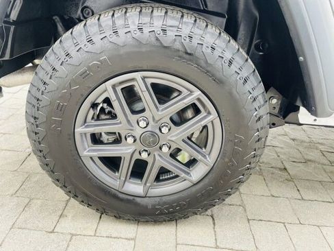 Used 2024 Jeep Wrangler Unlimited Sport AWD/4WD image 36