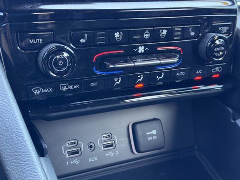 Used 2024 Jeep Grand Cherokee Limited w/ Luxury Tech Group II image 23