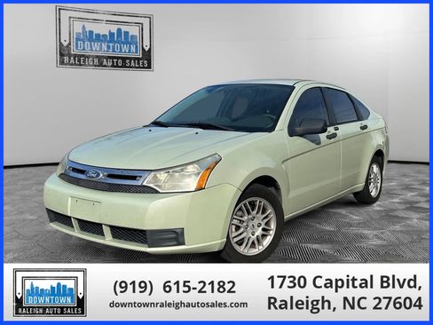 Used 2011 Ford Focus SE image 1
